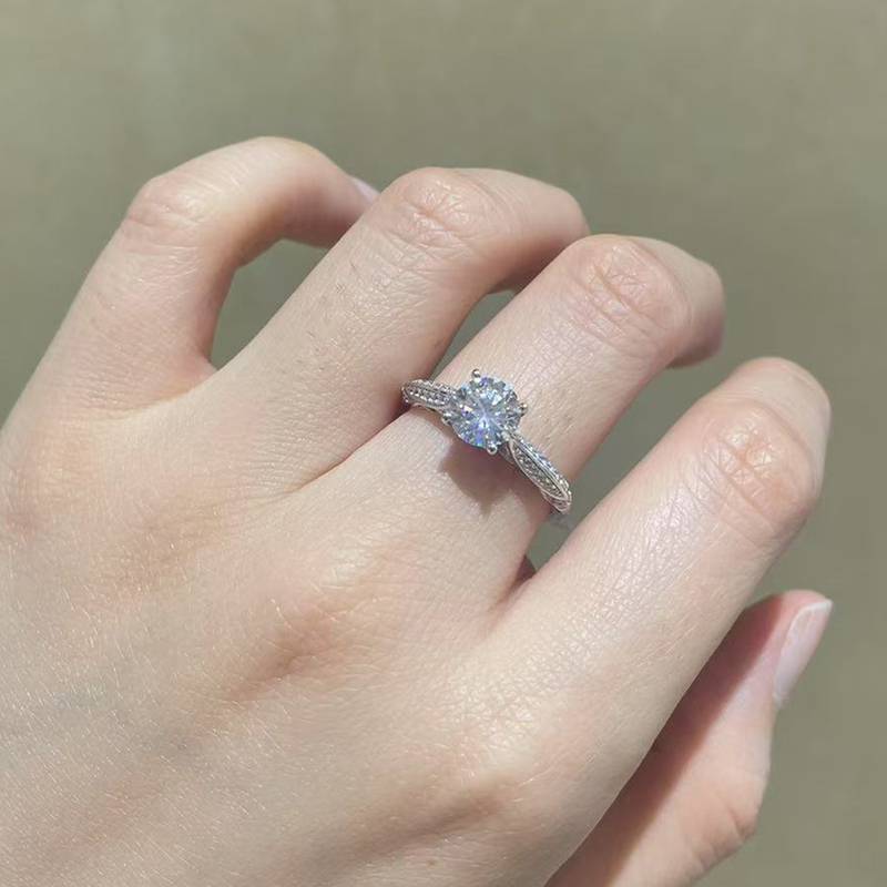 单头Women's RingS925银镀白金定制选款主石Moissanite1.0ct/副石高碳钻